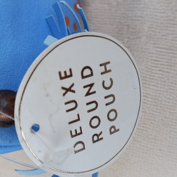 Essentials Pouch - Picture 6 of 8